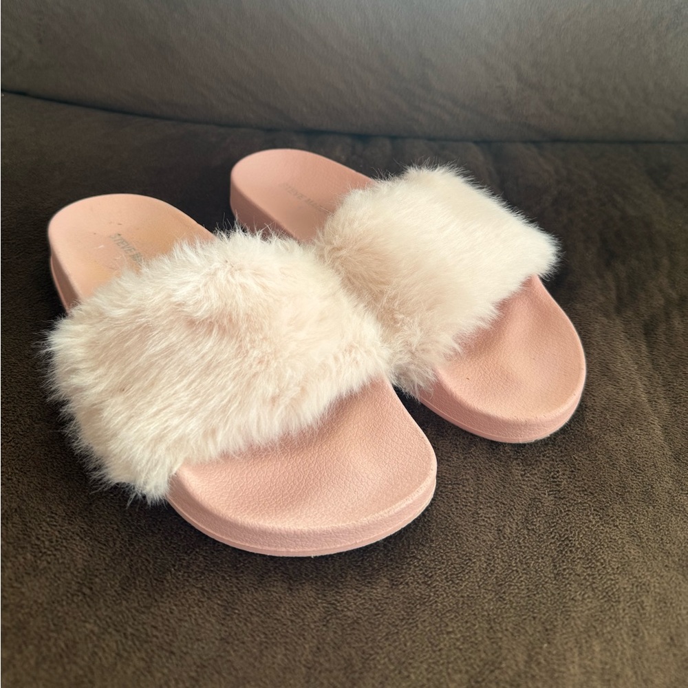 Steve Madden Pink Fluffy Slides 🤍